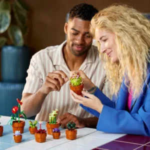 LEGO Icons Mazie augi 10329 - Image 2