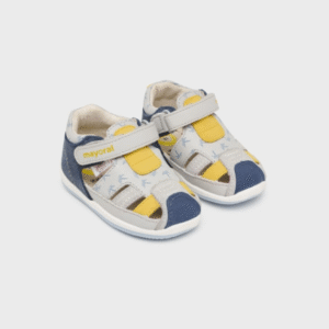 MAYORAL Pelēkas zēnu sandales ar slēgtu purngalu - Image 1