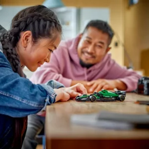 LEGO Speed Champions Aston Martin Aramco F1® AMR24 sacīkšu auto 77245 - Image 2