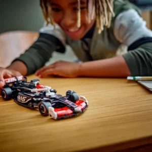 LEGO Speed Champions MoneyGram Haas F1® Team VF-24 sacīkšu auto 77250 - Image 3